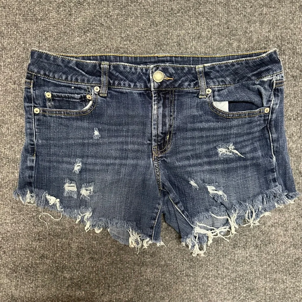 American Eagle Denim Shorts Womens Size 14 Long Dark Wash Distressed Cut Off
